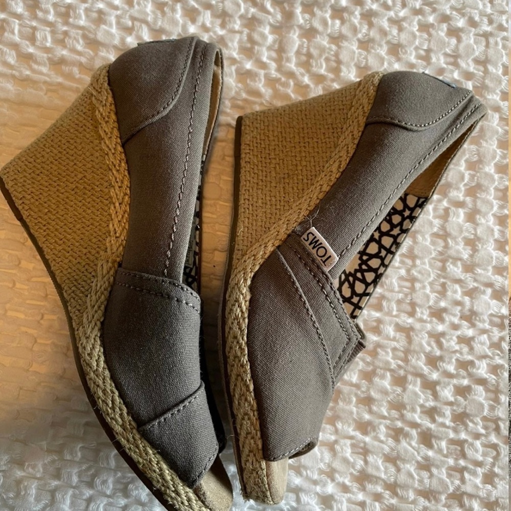 TOMS Michelle Wedge shoes 5.5M